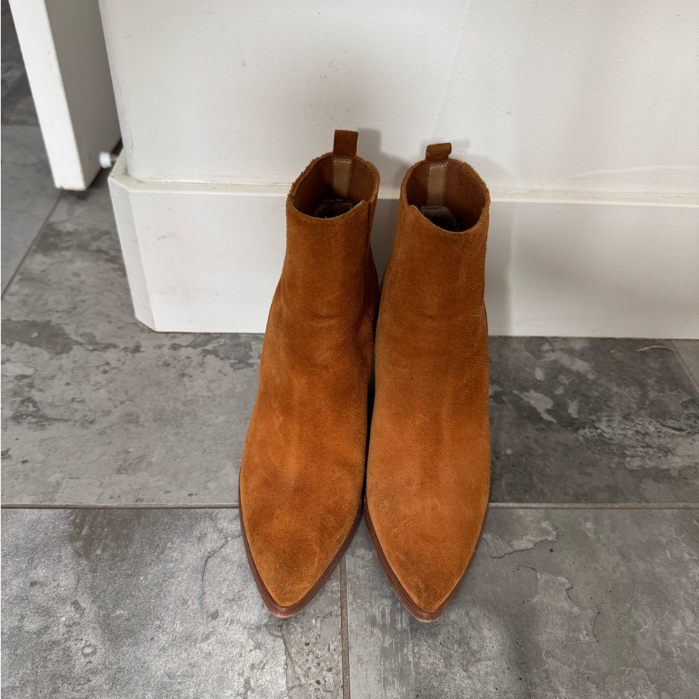 Elegant Tan Suede Ankle Boots